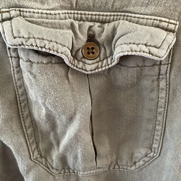 ‼️FREE with Purchase‼️ AEO 🦅 Olive Top 💚 - Picture 6 of 17